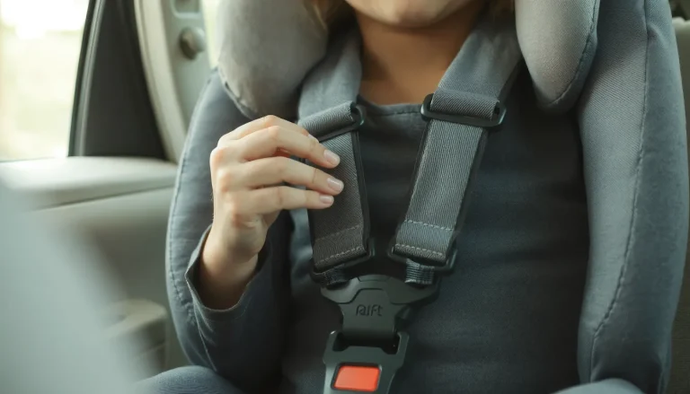 Comment remettre les sangles d’un siège auto : le guide complet